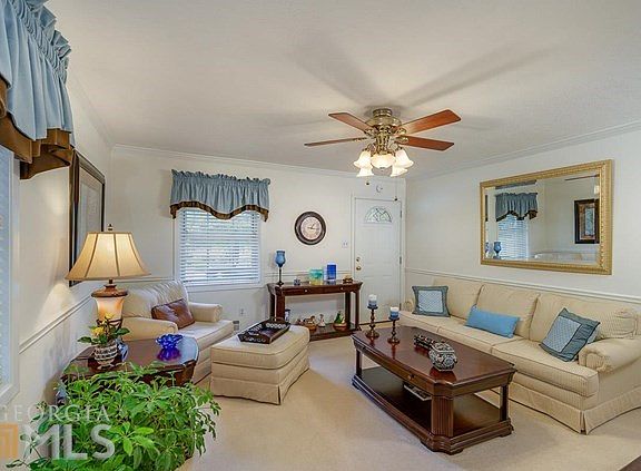 3rd image of 1373 N Hicks Cir NW