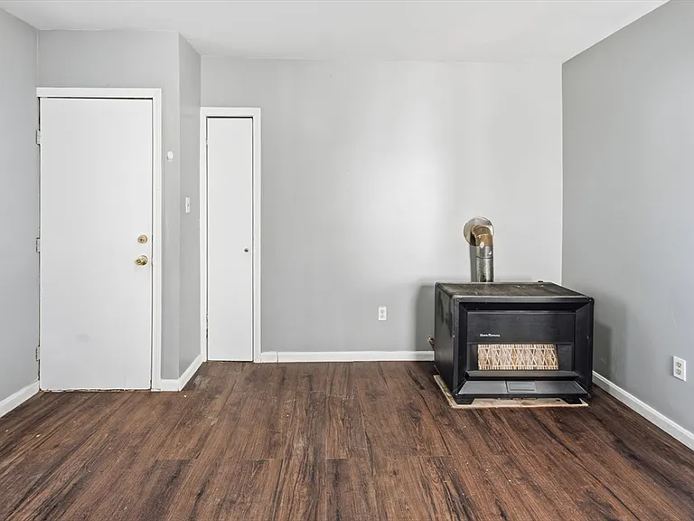 391 Rivet St #2 — Photo 5