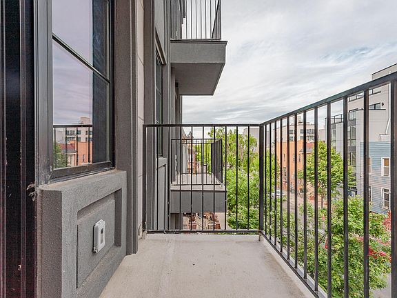 5th image of 891 Willoughby Ave #4C