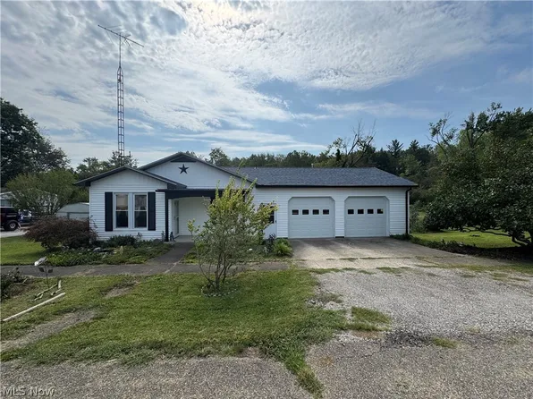 26081 Rock St, Coolville, OH 45723