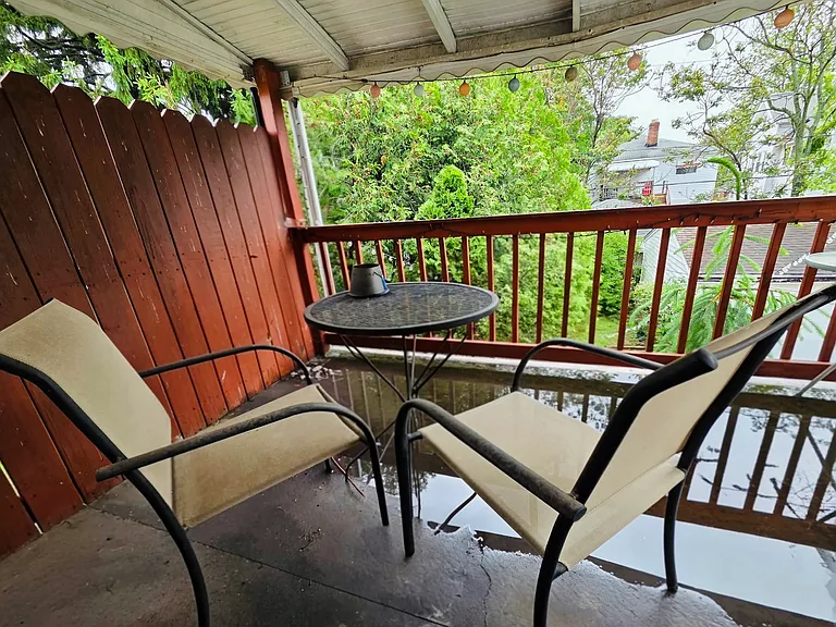 Porch furniture included