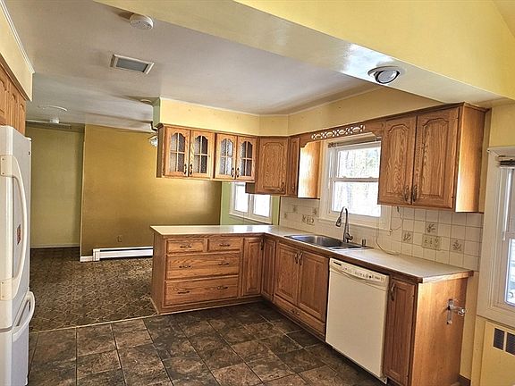 3rd image of 59 N Hatfield Rd