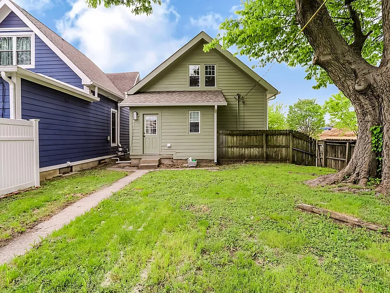 910 Sanders St — Photo 41