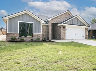 16213 Crossing Cir, Lindale, TX 75771