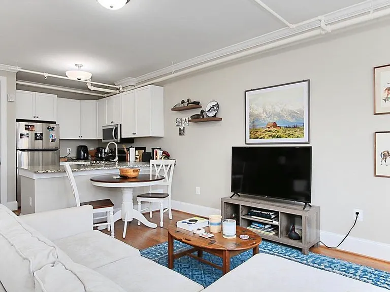 1008 Pendleton St #2B — Photo 6