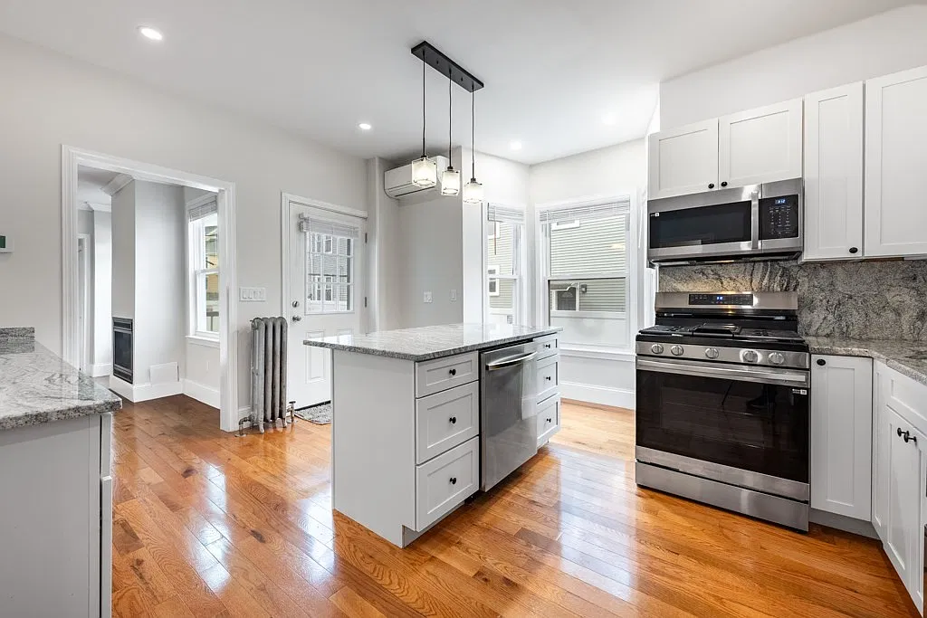 2 bed, 2.0 bath, 997 sqft, $2,200 — Photo 1