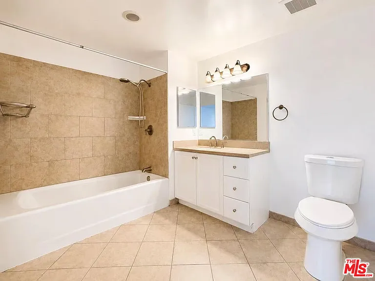 13941 Sherman Way #205 — Photo 9