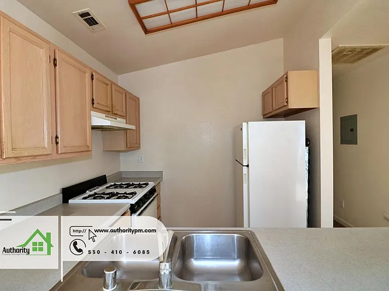 1549 Bruce Dr #B — Photo 12