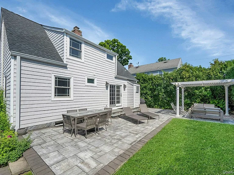 4 Lorraine Dr — Photo 28