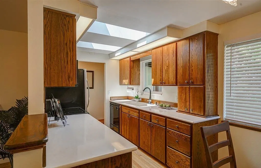 **Application Pending** Updated 4 Bedroom with a Huge Shop! — Photo 4