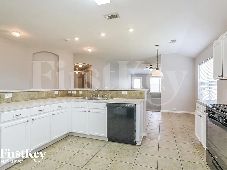 4750 Markham Woods Ct — Photo 6