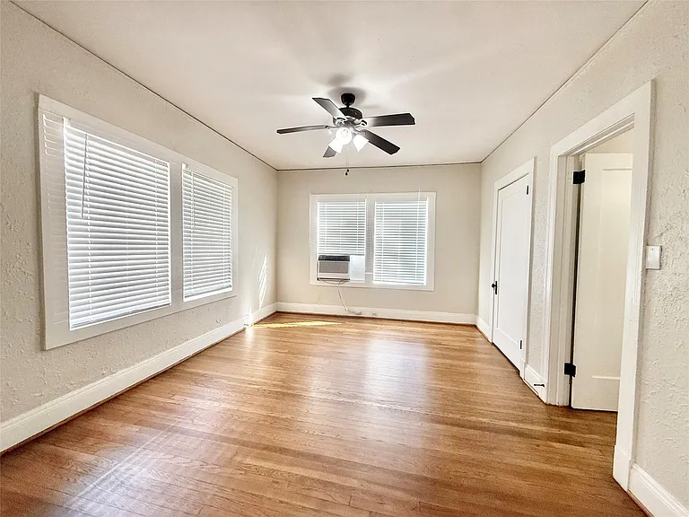 3920 Fannin St #110 — Photo 4