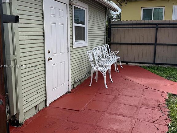 3rd image of 4152 SW 13th St