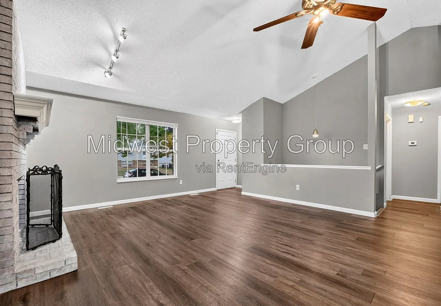 3 bed, 2.0 bath, 1015 sqft, $1,695 — Photo 3