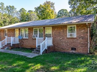 1816 & 1818 22nd St NE, Hickory, NC 28601