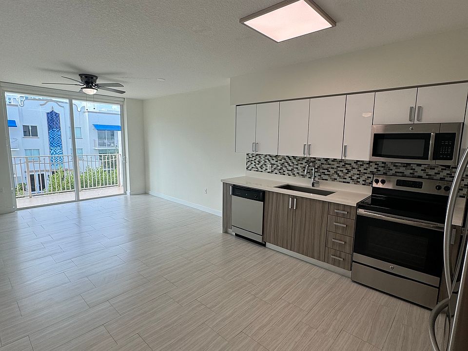 1st image of 444 NE 39th St #324
