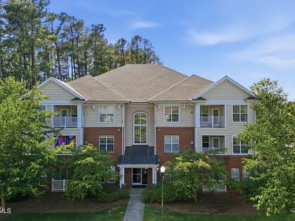 512 Ives Ct, Chapel Hill, NC 27514