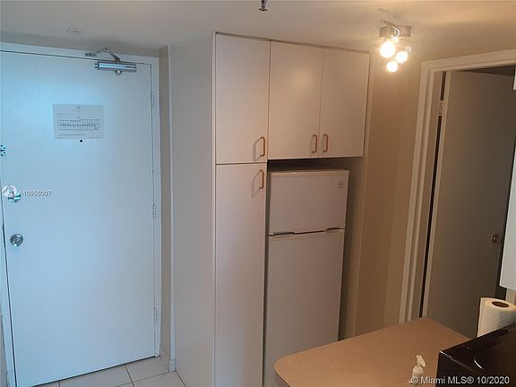 4th image of 5445 Collins Ave APT 1425