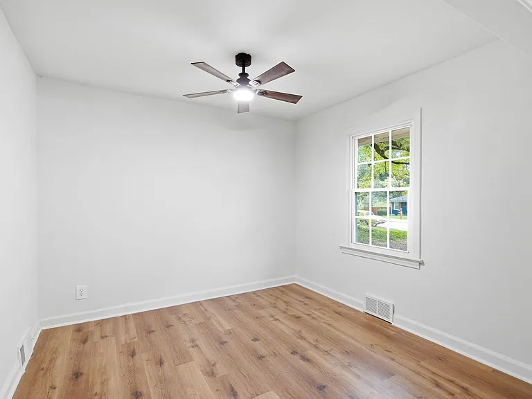 2801 Mitchell Dr — Photo 6