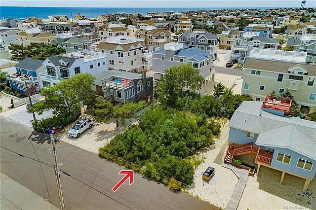 1st image of 26 W Rosemma Ave