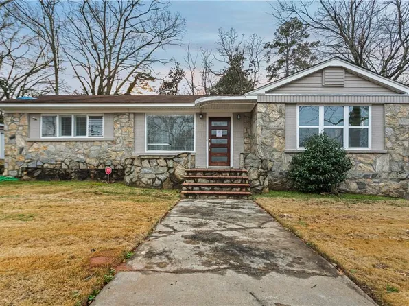 141 Fairview Dr, Fairburn, GA 30213
