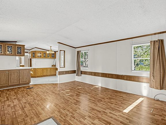 3rd image of 24700 Three Notch Rd