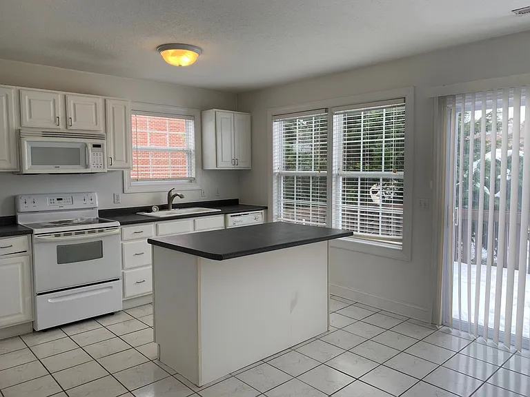 190 Willow Oak Dr — Photo 17