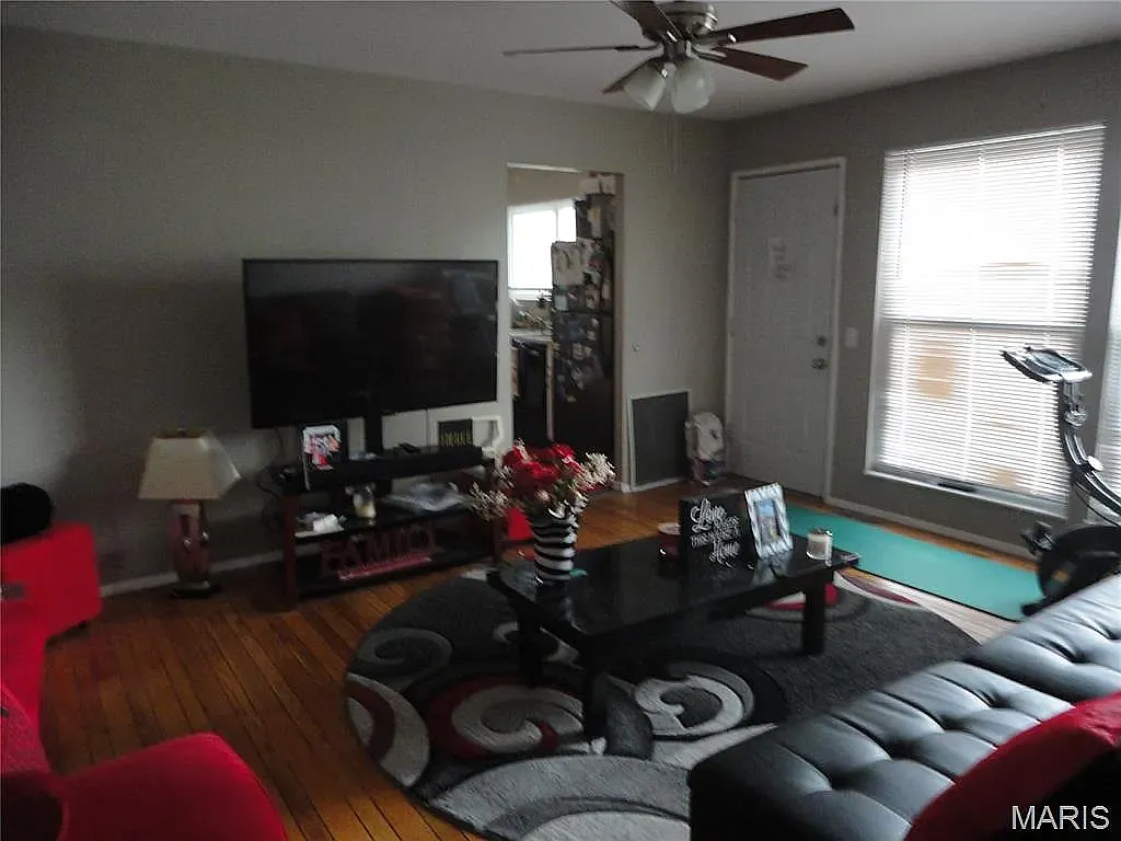 3 bed, 1380 sqft, $2,050 — Photo 2