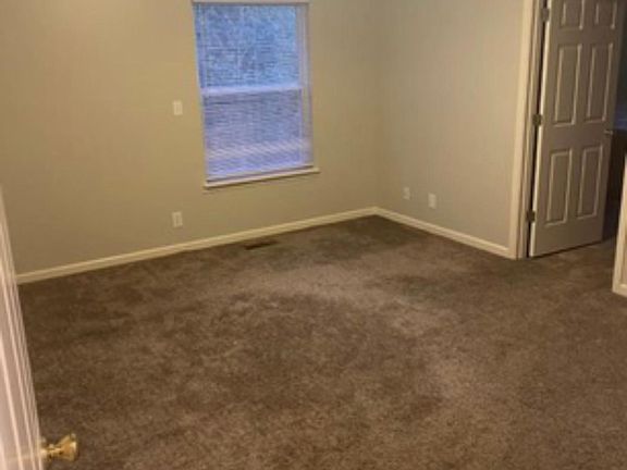 3rd image of 4 Belle Meadow Ln