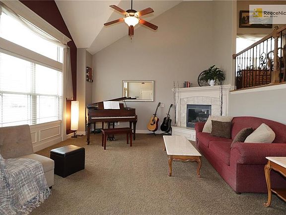 4th image of 1921 Surrey St