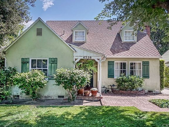 3rd image of 4228 Bakman Ave