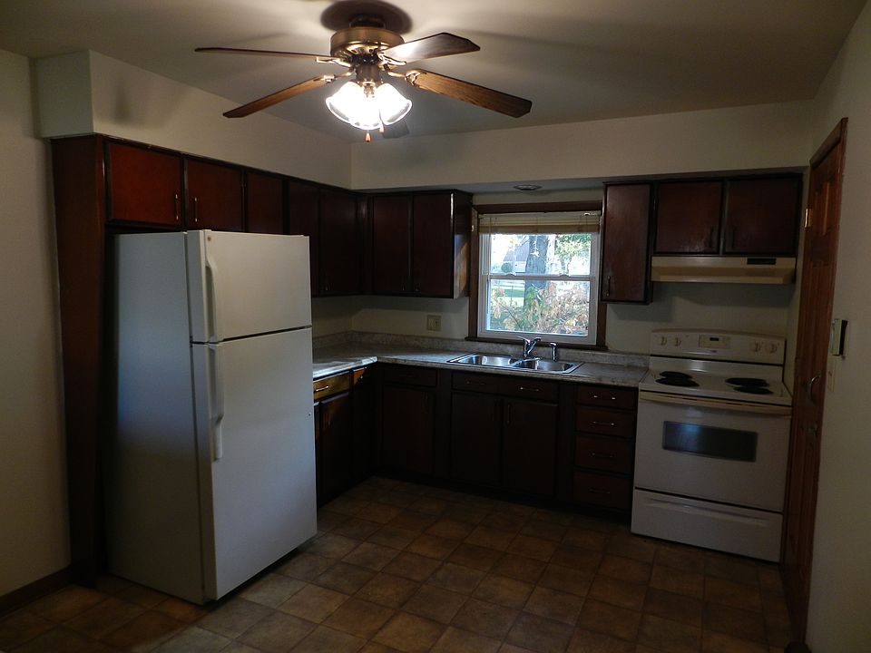 Kitchen has new counter tops