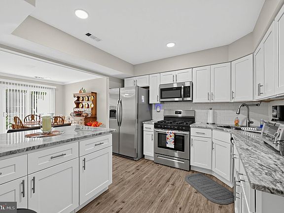 5th image of 5 Thornhill Ct