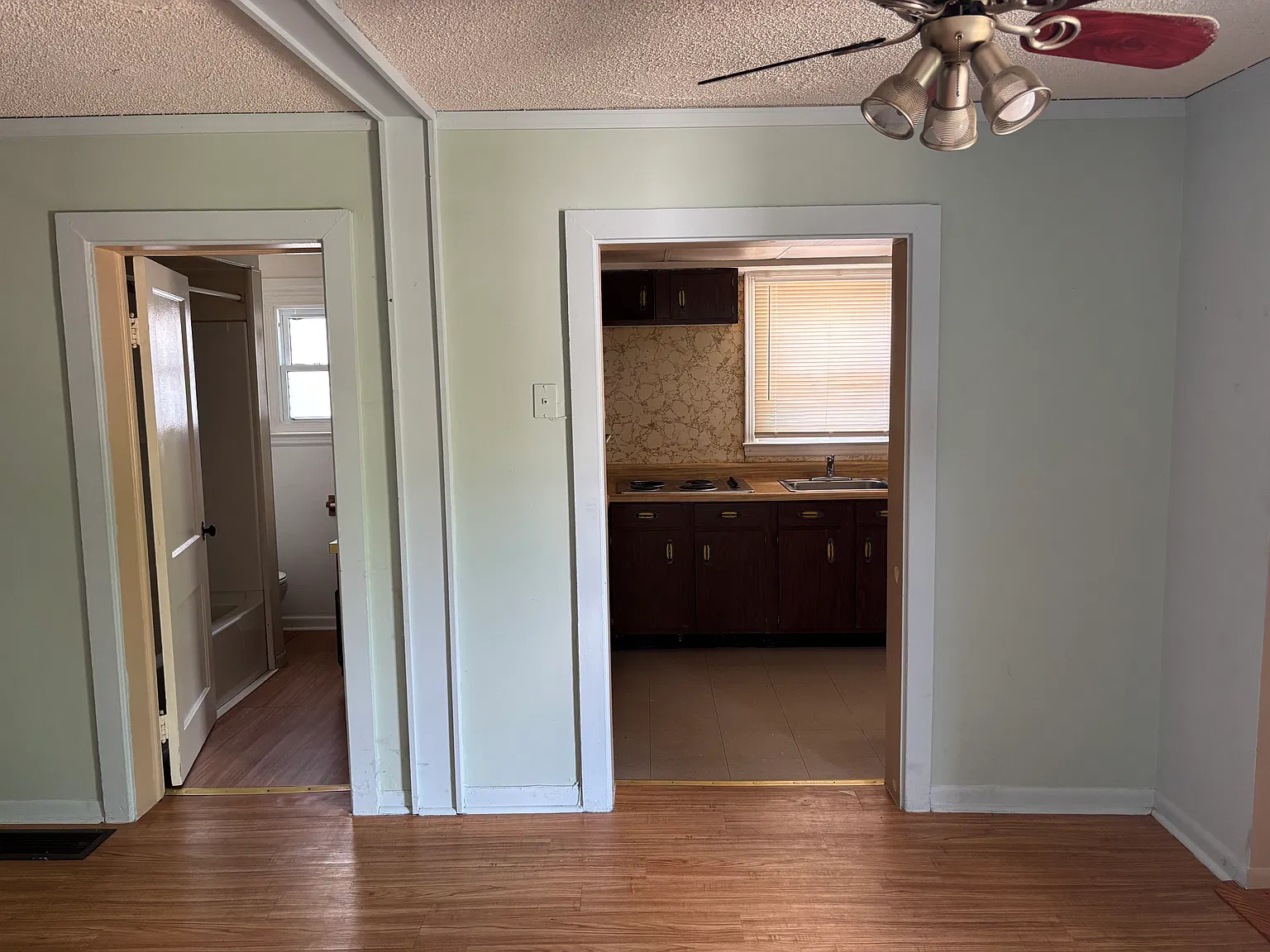 2 bed, 700 sqft, $1,050 — Photo 4