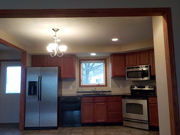 2nd image of 840 Applewood Dr