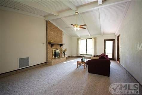 4th image of 884 Maderia Cir