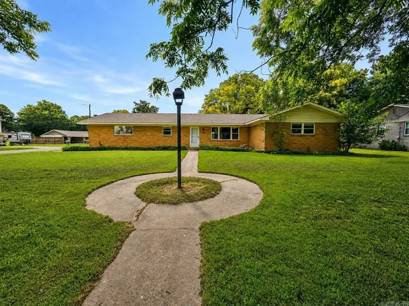 1601 Strait Pl, Stuttgart, AR 72160