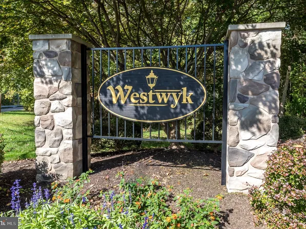 412 Henley Ct, Doylestown, PA 18901