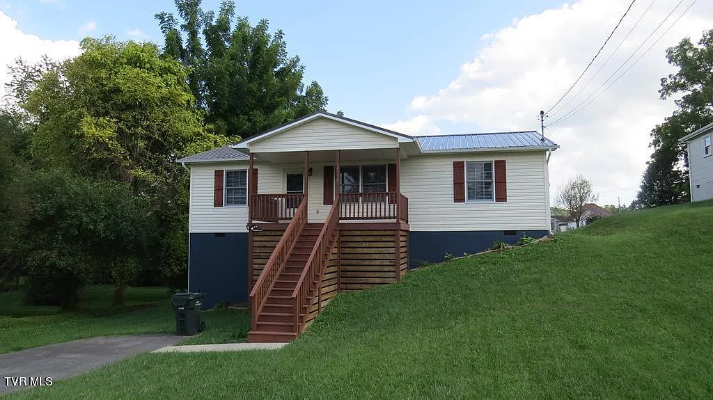 3 bed, 1008 sqft, $1,500 — Photo 1