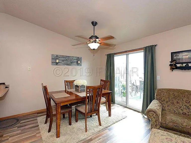 2565 Amber Valley Ct S — Photo 3