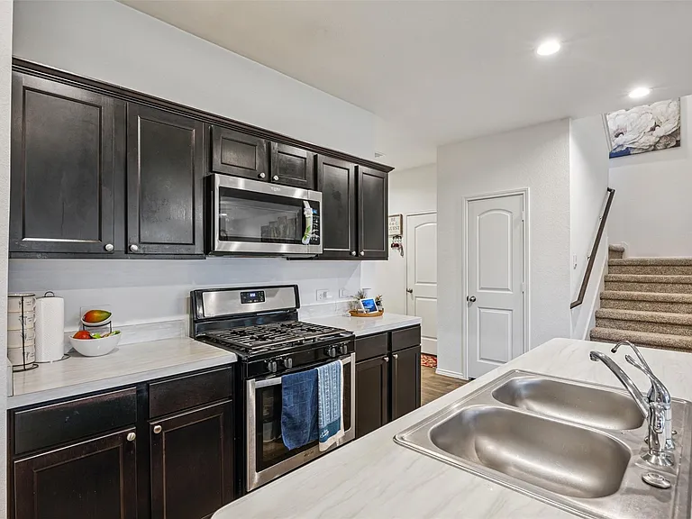 5102 Hedgerose Ln — Photo 9
