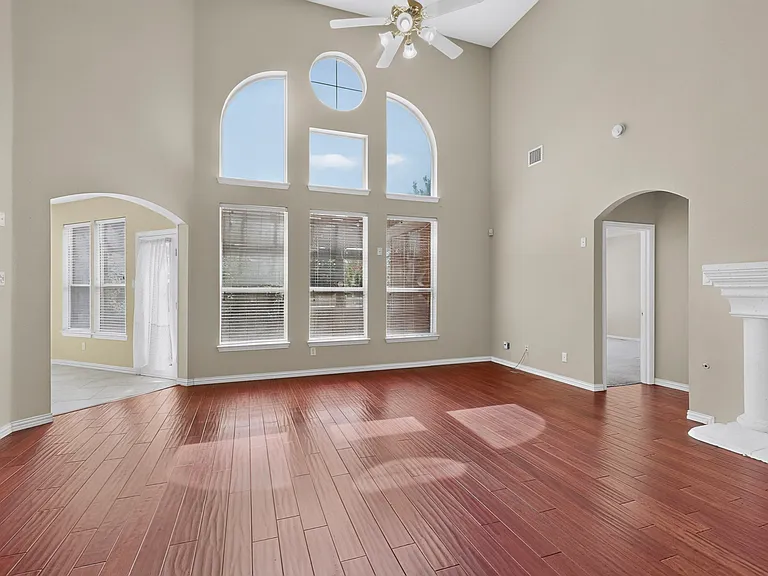 1812 Meadow Ridge Dr — Photo 5