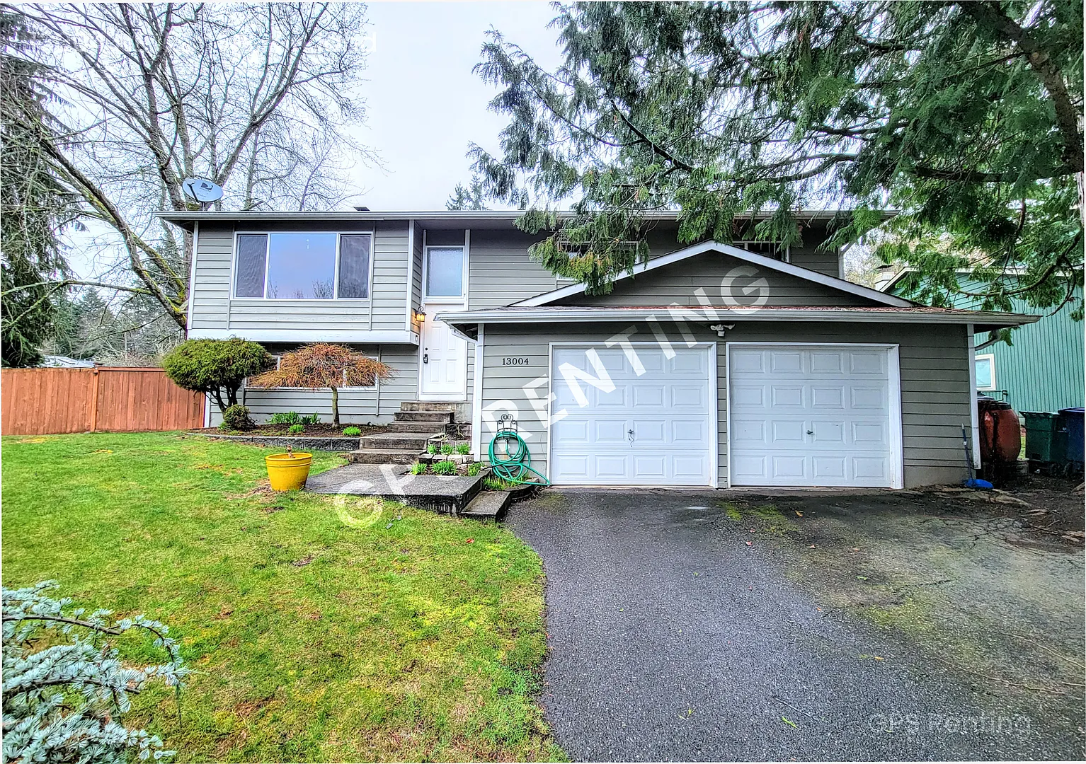Kingsgate Corner-Lot Gem Near Totem Lake & I-405! — Photo 1