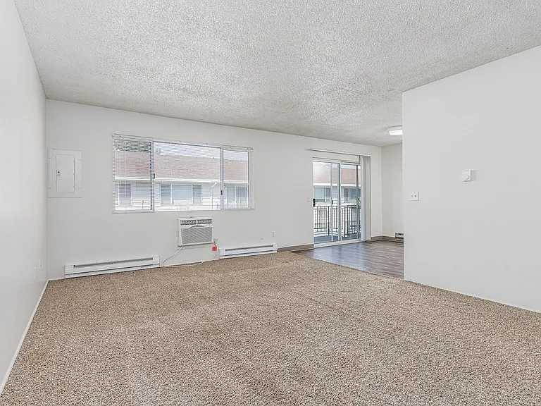 Kathy-Ann Apartments — Photo 42