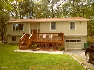 115 Falling Brook Way, Hawley, PA 18428