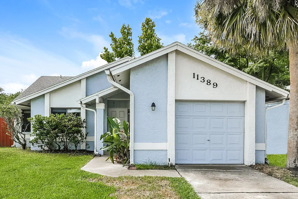 3 bed, 2.0 bath, 1189 sqft, $2,350 — Photo 1