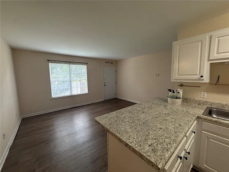 683 Grant St #I — Photo 2