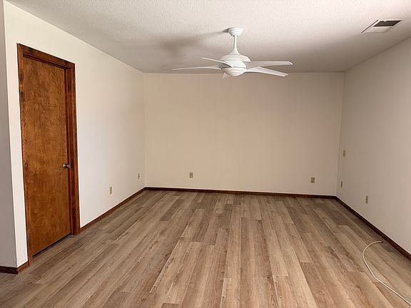 3rd image of 12901 Briarcliff Dr