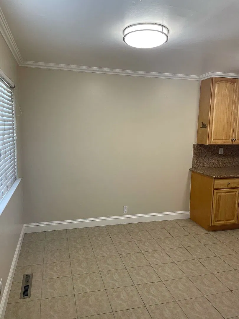 0591 - Echo Ave 168 — Photo 3