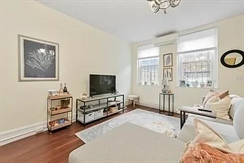 70 Chandler St #B — Photo 2